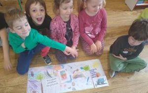 Obchody Dnia Ziemi w przedszkolu im. Przyjaciół Bajek w Wojkowicach (6)